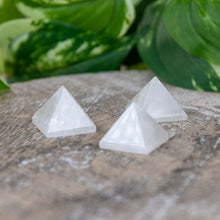 Load image into Gallery viewer, Mini pyramid Clear Quartz - Down to Earth