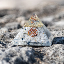 Load image into Gallery viewer, Orgonite Crystal Pyramid Moonstone outdoor photo - Down to Earth