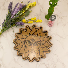 Load image into Gallery viewer, Trippy Alien Rolling Tray light on a style background - Down To Earth