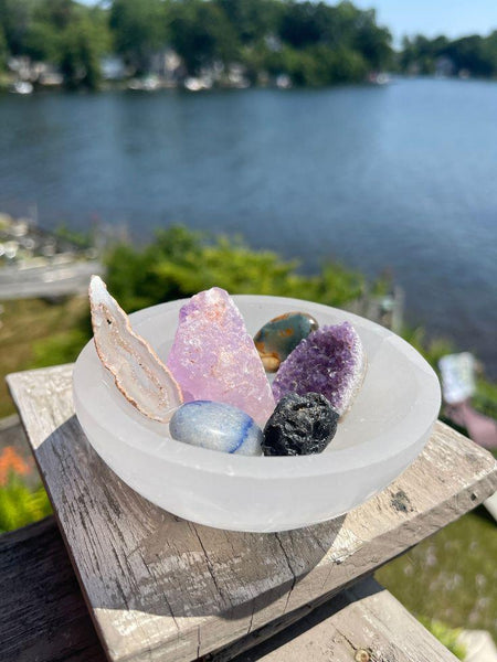 Unlocking Crystal Care: The Power of Selenite Bowls for Cleansing and Charging Crystals - Down To Earth Co.