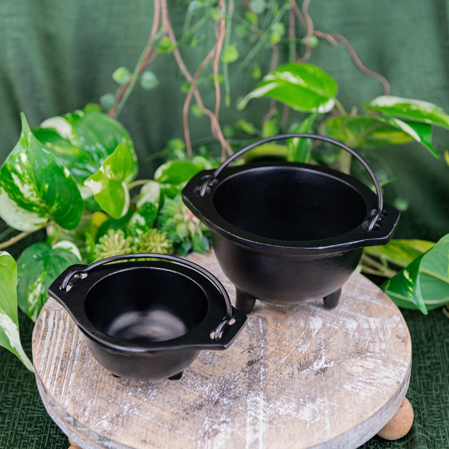 Cast Iron Plain Cauldron | Heat Resistant – Down To Earth