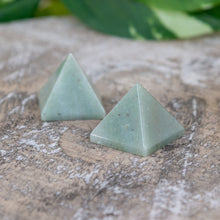 Load image into Gallery viewer, Mini pyramid Green Aventurine - Down to Earth 
